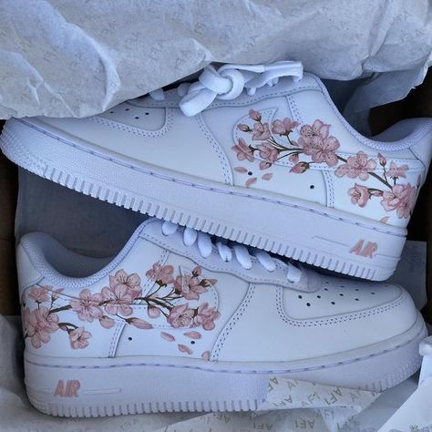 Nice Trainers, Cute Converse Shoes, Nike Shoes Women Fashion, Pretty Sneakers, Custom Shoes Diy, Air Force 1s, Air Shoes, Trendy Shoes Sneakers, Dr Shoes