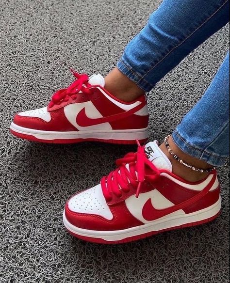 Dunk Low Shoes, Nike Sports Shoes, Παπούτσια Nike Free, Sb Shoes, Red Nike Shoes, Pretty Sneakers, Boty Nike, Skor Sneakers, Trendy Shoes Sneakers