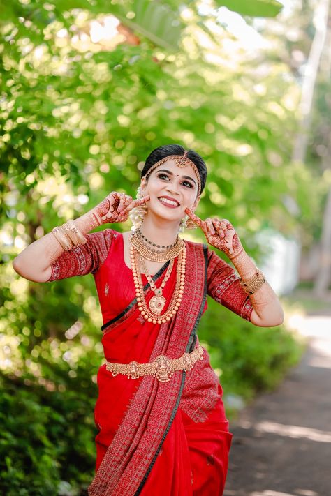 Marriage Single Pose, Pellikuthuru Stills, Bride Single Poses, Puberty Poses, Bridal Shoot Poses, Raj Kumar Rao, London Thumakda, Bride Stills, Marriage Poses