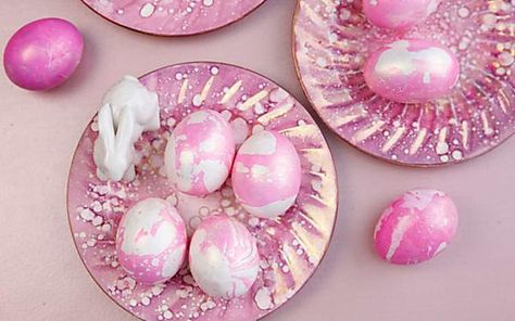 How to Make Pink Metallic Easter Eggs Farbanje Jaja Za Uskrs, Jaja Za Uskrs, How To Make Pink, Edible Luster Dust, Envelope Book, Powder Dye, Pink Dye, Luster Dust, Easter Egg Dye