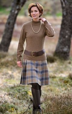 Librarian Core, Skirt And Sweater, Fall Outfit With Boots, Tartan Fashion, Country Wear, Country Fashion, Skirts With Boots, Modest Clothing, A Skirt