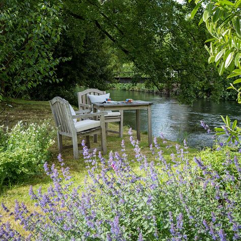 Traditional Garden Design, Regency Home, Balcony Table And Chairs, Wooden Table And Chairs, Traditional Garden, Garden Pictures, Country Gardening, Modern Garden, Dream Garden