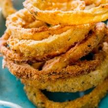 Fried Onion Rings, Baked Onion Rings, Baked Onion, Baked Onions, Snacks Für Party, Idee Pasto Sano, Side Recipes, Onion Rings, Veggie Dishes