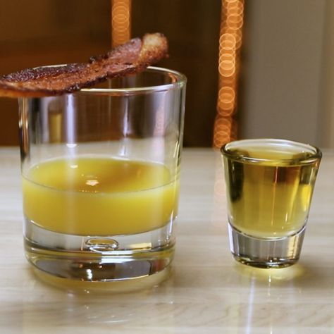 The Irish Breakfast Shot is one of those super simple whiskey cocktails that never gets old. This delicious mixed drink combines Irish Whiskey, Butterscotch Schnapps, orange juice, and of course a piece of bacon — 'cause what better way to get a vacation morning going than with some bacon and a strong whiskey mixed drink? Irish Breakfast Shot Recipe, Whiskey Mixed Drinks, Good Whiskey Drinks, Fruity Shots, Candy Corn Jello Shots, Whiskey Cocktails Easy, Breakfast Shot, Jungle Juice Recipe, Shooter Recipes