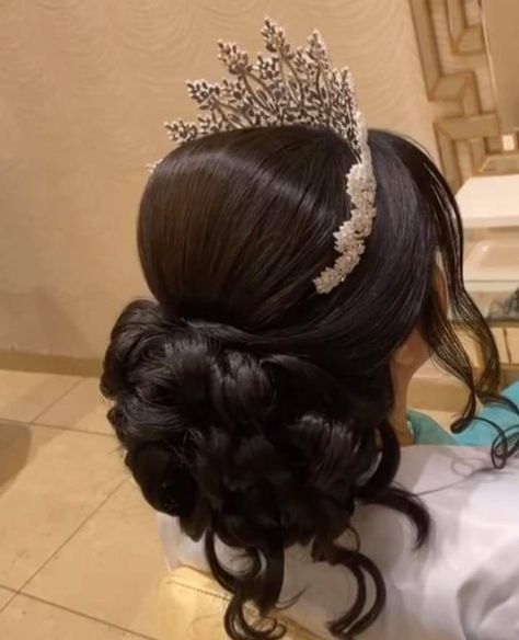 Cute Fancy Updos, Quiencera Hairstyles Up, Quinceñera Hairstyles For Long Hair, Hairstyles For Quinceanera Bun, Hair Styles For Quinceañera With Crown, Quince Hair Front And Back, Bride Made Hairstyles, Quince Up Do Hairstyles, Qencenera Hairstyles For Long Hair