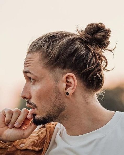 Mens Top Knot, Mens Long Hair Undercut, Long Hair Fade, Mens Ponytail Hairstyles, Long Hair Shaved Sides, Man Bun Haircut, Man Bun Styles, Knot Hairstyles, Man Bun Hairstyles