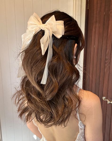 d r e a m y 🎀's. GOSH I LOVED styling @hazzykh evening hairstyle for her Tea Ceremony & Recieption. But Humans iff you think this is hitting dreamy goals...you should have seen her first choice ceremony style. 🥰😍🔥It was like high bun heaven. 🫠🫶🏻✨ -Product Breakdown- @parluxhair: @thevanityhaircare Heat Protect @sebastian_haircare_ Thickify Mousse @silverbullethair Curling Tong @schwarzkopfproanz Osis Dust it & Session 3 Viola! 💁🏻‍♀️ #erinshanleyhair #casuallyobsessed #hairdresser... High Tea Hairstyles, Evening Hairstyles, High Bun, First Choice, Tea Ceremony, High Tea, Mousse, Hair Care, Heat