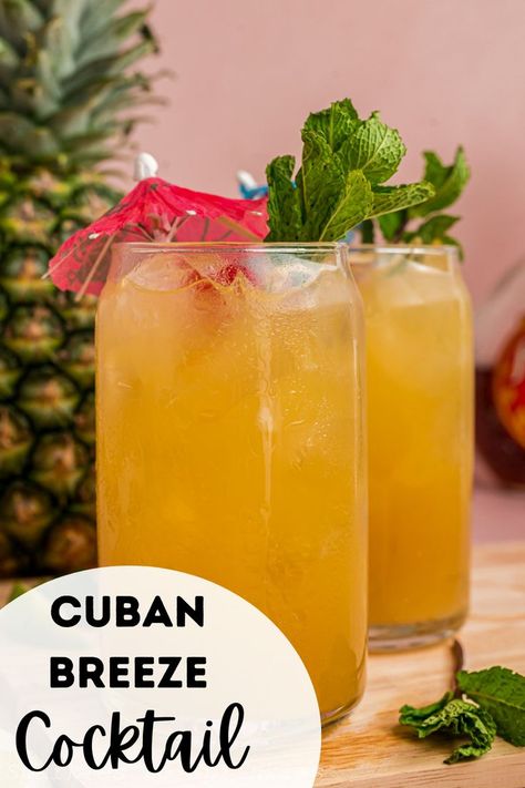 Cuban Drinks, Vodka And Pineapple Juice, Easy Cocktail Recipes, Havana Nights Party, Pitcher Drinks, Yummy Cocktails, Light Cocktails, Diy Cocktails, Island Breeze