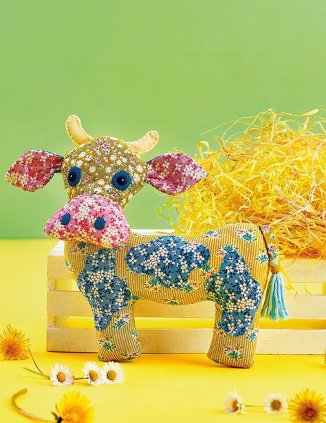 Fabric Cow Pattern Sewing, Stuffed Cow Sewing Pattern, Free Stuffed Animal Patterns, Tilda Quilts, Tilda Sewing, Cow Quilt, Cloth Toys, Fabric Art Diy, Cow Applique