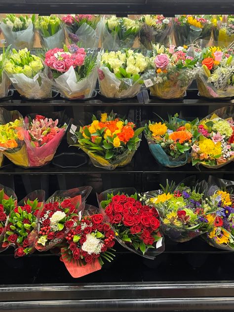 Grocery Store Flowers Aesthetic, Store Bought Flowers, Dump Pictures, Grocery Store Flowers, 2025 Goals, Prettiest Flowers, Music Aesthetics, Store Manager, Lily Bloom