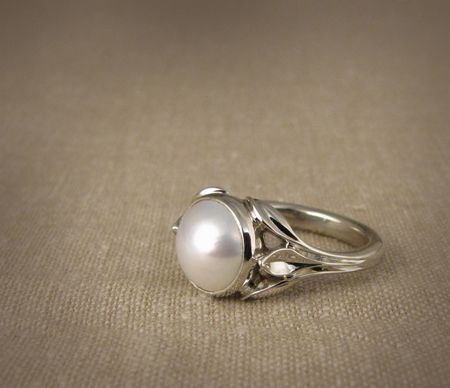 Carved leaf motif; 18K and mabe pearl solitaire Pearl Ring For Men, Pearl Ring Design, Silver Bracelet Designs, Band Tattoos, Forearm Band Tattoos, Peacock Ring, White Pearl Ring, Lehenga Red, Silver Pearl Ring