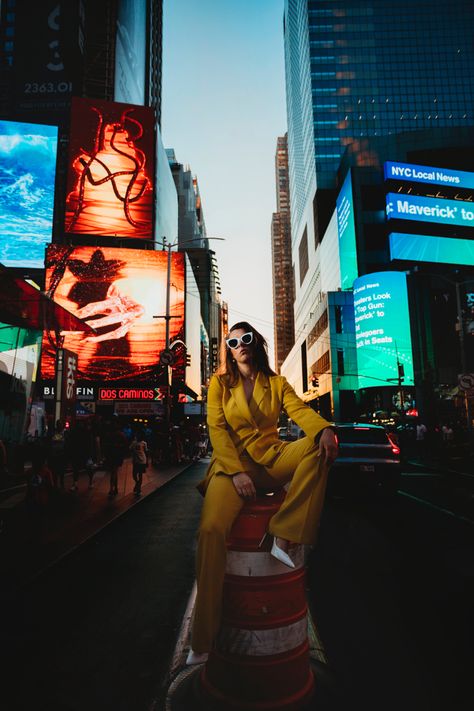 Fun City Photoshoot, Nyc Portrait Photography, Nyc Street Photoshoot, Times Square Poses, Time Square Photoshoot, City Modeling, Night Portrait Photography, Times Square Photography, Building Photoshoot