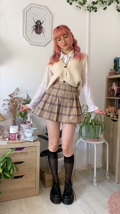 Pastel Academia Outfit, Pastel Grunge Outfits, Punk Dark Academia, Gothic Autumn, November Outfits, Pastel Outfit, Thrifted Outfits, Layering Outfits, Instagram Outfits