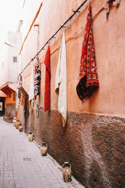 How To Buy A Traditional Moroccan Rug in Marrakech - Bon Traveler Morroco Rug, Senegal Travel, Morocco Trip, Marrakech Travel, Ancient Greek Architecture, Morocco Travel, Marrakech Morocco, The Number 1, Travel Planning