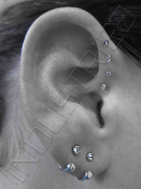 quad forward helix...LOVE the earrings too!! Piercings Corps, Ear Peircings, Horseshoe Earrings, Cool Piercings, Forward Helix, Cute Piercings, Body Piercings, To Infinity And Beyond, Cartilage Piercing