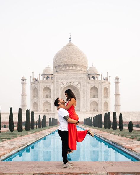 Taj Mahal Couple Shoot, Pre Wedding Photoshoot Taj Mahal, Tajmahal Photoshoot Ideas, Taj Mahal Pre Wedding Shoot, Taj Mahal Poses Pictures, Tajmahal Couple Photos, Taj Mahal Couple Photoshoot, Taj Mahal Poses, Tajmahal Photoshoot