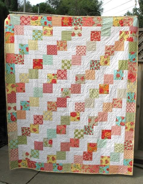 Falling Charms Quilt, Missouri Star Quilt Pattern, Charm Square Quilts, Missouri Star Quilt Tutorials, Layer Cake Quilt Patterns, Charm Pack Quilt Patterns, Square Quilts, Charm Square Quilt, Charm Quilts