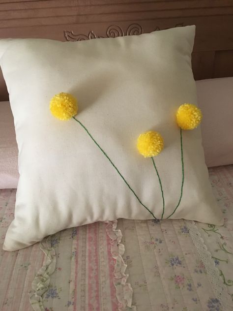 Pom Pom Cushion, Diy Throw Pillows, Birthday Decorations At Home, Happy Birthday Decor, Diy Pom Poms, Pillow Cases Diy, Creative Pillows, Painting Flowers Tutorial, Cute Curtains