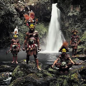 Huli Wigmen, Ambua Falls, Tari Valley, Papua New Guinea Tribes Of The World, Jimmy Nelson, Breathtaking Photography, Foto Portrait, Indigenous Tribes, Samana, Indigenous Culture, We Are The World, New Guinea