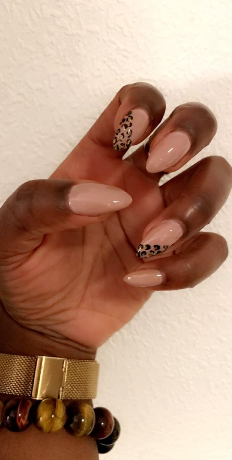 Nails Inspiration Leopard Print, Leopard Toe Nail Designs, Jaguar Nail Designs, Short Coffin Shape Nails Fall, Leapord Nails Acrylic, Nude Nails Black Women, Oval Nail Ideas, Short Pointy Nails, Mommy Nails