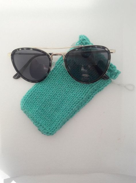 Crochet Sunglasses, Cute Eyeglasses, Crochet Glasses, Pouch Ideas, Glasses Pouch, Sunglasses Pouch, Knitting And Crochet Patterns, Crochet Videos Tutorials, Pouch Pattern