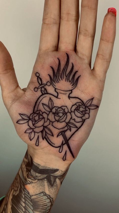 Traditional Heart Tattoos, Traditional Hand Tattoo, Hand Ideas, Sacred Heart Tattoos, Traditional Tattoo Inspiration, Palm Tattoos, Up Tattoo, Geniale Tattoos, Flash Tattoos