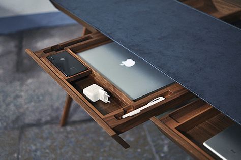 Desk Modern Design, Hidden Desk, Wood Office Desk, Desk Modern, Cabinet Detailing, Pc Table, Desktop Setup, Oak Desk, Sit Stand Desk