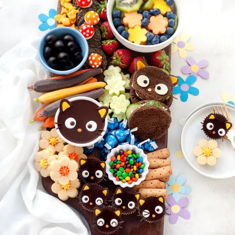 Charcutier Boards, International Sushi Day, Yummy Chocolate Desserts, Hello Kitty Birthday Cake, Mochi Recipe, Chocolate Melting Wafers, First Meet, Food Artists, Kawaii Cooking