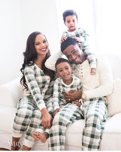 Christmas Family Photo Pajamas, Indoor Christmas Pajama Photos, Family Jammies Photo Ideas, Family Photo Pajamas, Christmas Photoshoot Family Studio Pajamas, Matching Pjs Christmas Photos, Christmas Family Photos Pjs, Matching Family Christmas Pajamas Photoshoot, Matching Pj Family Photo