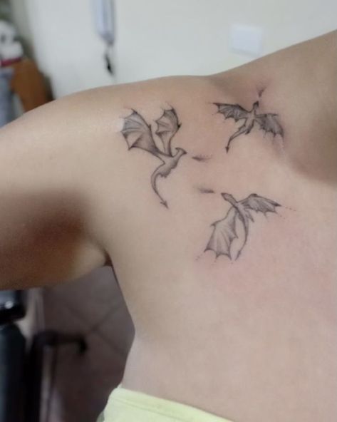 Mother Of Dragons Tattoo, Dragon Tattoo Behind Ear, Toothless Dragon Tattoo, Baby Dragon Tattoos, Tattoos Behind The Ear, Skin Doodles, Tattoo Mother, Tattoo Baby, Dragons Tattoo