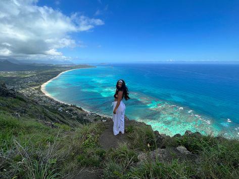 hawaii adventure girl beautiful hiking pretty sunrise sunset ocean happy peace love aloha island oahu green tropical fun vacation outfit inspiration hawaiian Hawaii Photo Inspo Instagram, Hawaii Instagram Pictures Kona, Hawaii Lookbook, Hawaii Instagram Pictures, Hawaii Picture Ideas, Hawaii Instagram, Photo Inspo Instagram, Hawaii Aesthetic, Vacation 2024