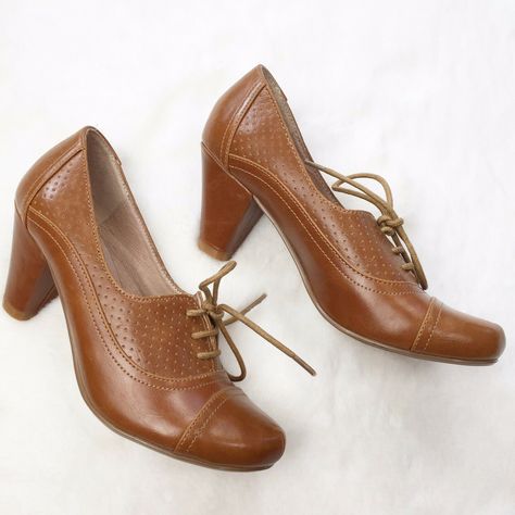 Chelsea Crew US Sz 5/ EUR Sz 36 Maytal Oxford Heels Vintage Inspired Mid Heel Pumps, Cognac Excellent preowned condition, minimal wear on sole and insole, no wear or marks on toes or heels, natural variation of color on the leather but no dings or scrapes, very meticulous inspection, review photos carefully Measurements and any available care instructions are featured in photos Measurements are as accurate as possible and should be considered approximate These shoes are labeled EUR Size 36, whic Leather Shoes Women, Brown Retro Heels Medium Width, Vintage Brown Oxfords For Semi-formal Occasions, Fitted Brown Vintage Heels, Retro Leather Heels With 4-inch Heel, Flat Oxford Shoes, Vintage Brown Retro Closed-toe Heels, Oxford Shoes Heels, Vintage Shoes Women