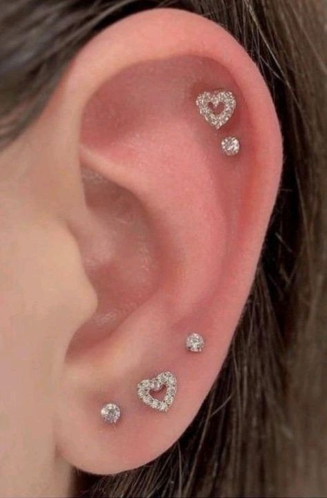 Minimalist Ear Piercings, Ear Peircings, Cool Ear Piercings, Pretty Ear Piercings, Cool Piercings, Cute Ear Piercings, Cute Piercings, Tragus Piercing, Body Jewelry Piercing