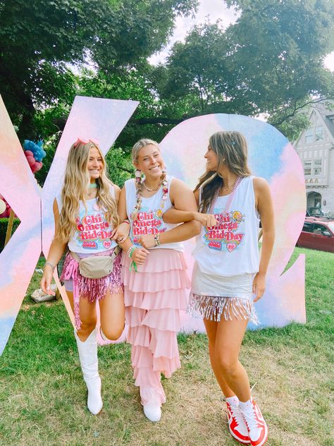 Lover Bid Day Theme, Sorority Recruitment Photos, Bid Day Outfits, Sorority Pics, Content Moodboard, Sorority Work Week, Sorority Aesthetic, Sorority Pictures, Sorority Socials