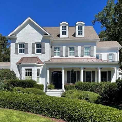 Sherwin Williams Alabaster: An Ideal Exterior Paint Color Alabaster Color Palette Exterior, Alabaster Sherwin Williams Exterior, Alabaster Exterior, Alabaster Sherwin Williams, Sw Alabaster, Perfect White Paint, White Paint Color, Alabaster Color, Sherwin Williams Alabaster