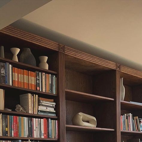 Kaykew on Instagram: "Oak veneer bookcase with solid oak fluting & walnut stain. Incredible stuff by @quanstrom_studio 🤌🏼" Walnut Bookcase, Oak Bookcase, Walnut Stain, Oak Veneer, Black And Brass, Warm Grey, Solid Oak, Dean, Bookcase