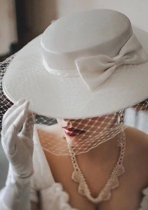 Mid Length Wedding Dress, Wedding Planning Details, Veiled Hats, Bridal Hat, Elegant Hats, Beautiful Evening, White Hat, Wedding Hats, Fascinator Hats