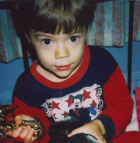 Can you match the celebrity to their baby photo? Harry Styles Tweets, Rafael Vitti, Harry Styles Hot, Harry Styles Funny, Harry Styles Imagines, Harry Styles Cute, Haikou, Harry Styles Photos, Childhood Photos