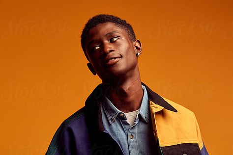 Orange Background Photoshoot, Orange Portrait, Men Poses, African American Man, Spain Barcelona, Concept Photography, Street Portrait, Creative Profile Picture, Fox Design