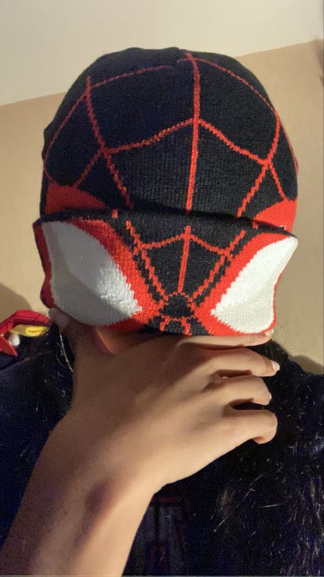 Spiderman Mask Aesthetic, Bonnet Spiderman, Beanie Outfit Aesthetic, Lydia Core, Y2k Spiderman, Spiderman Beanie, Spiderman Hat, Spiderman Aesthetic, Cybery2k Aesthetic