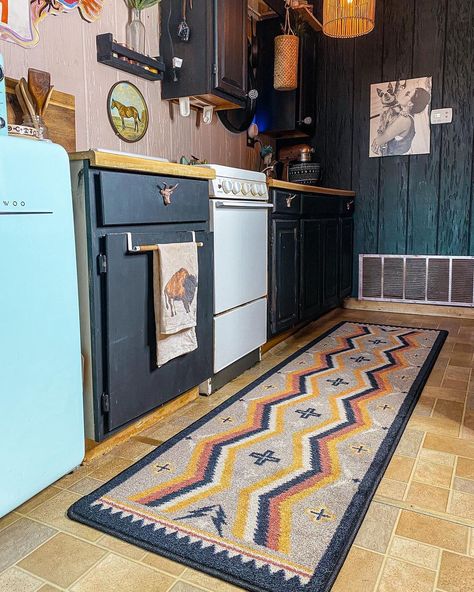 Western Studio Apartment, Cowboy Apartment, Cowboy Kitchen, Couple Apartment, Cowboy Home, 70s Cowboy, First Home Ideas, Ranch Kitchen, Bachelorette Pad