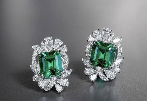 Pear Diamond Earrings, Emerald Studs, Emerald Diamond Earrings, Diamond Jewelry Set, Diamond Earrings Design, Fancy Jewelry Necklace, Emerald Earrings Studs, Art Jewelry Contemporary, Jeweled Earrings