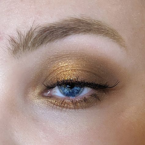 Gold Eyeshadow For Blue Eyes, Gold Makeup For Blue Eyes, Gold Makeup Blue Eyes, Blue Gold Eyes, Gold Eyeshadow Blue Eyes, 2024 Predictions, Makeup Looks Blue Eyes, Makeup Blue Eyes, Navy Makeup