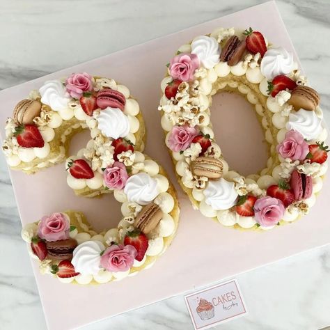 22 Stunning 30th Birthday Cake Ideas For Women. - The Perfect Cake Idea 30th Birthday Cupcake Ideas For Women, 30th Birthday Cake Ideas, 30th Birthday Party Food, 30th Birthday Party Women, Birthday Cake Ideas For Women, Cake Ideas For Women, 30th Birthday Cake For Women, 30th Birthday Cupcakes, 30th Birthday Party Themes