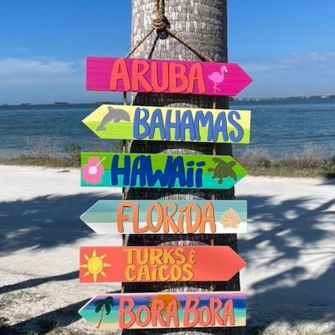 Random Diys, Decoration Surf, Direction Sign, Beach Wall Collage, Cute Summer Wallpapers, Summer Things, Beach Room, Shotting Photo, Directional Signs