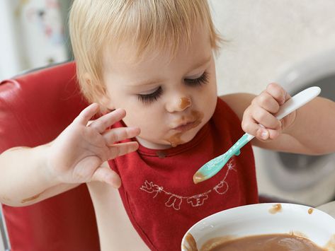 Children learning to feed themselves | Raising Children Network New Born Feeding, Newborn Eating Amount, One Year Old Feeding Guide, How Much Should My Newborn Be Eating, Introduce Solids To Baby, Baby Feeding Utensils Bowls, Baby Dishes, Introducing Solids, Soft Food