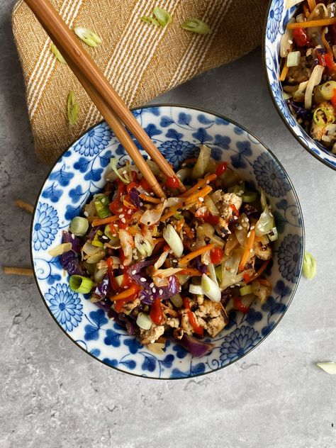 Tofu Egg Roll in a Bowl - Something Nutritious Egg Roll Sauce, Pescatarian Recipes Healthy, Veggie Egg Rolls, Rice Tofu, Vegan Weeknight Meals, Vegan Egg Rolls, Cabbage And Carrots, Pan Fried Tofu, Egg Roll In A Bowl