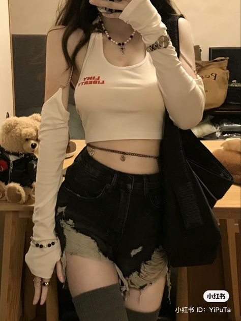 Revealing Korean Outfit Casual, Girly Acubi Fashion, Outfits Dr, Accesorios Aesthetic, Pretty Fits, Fashionable Clothes, Kawaii Fashion Outfits, Video Ideas, Ulzzang Fashion