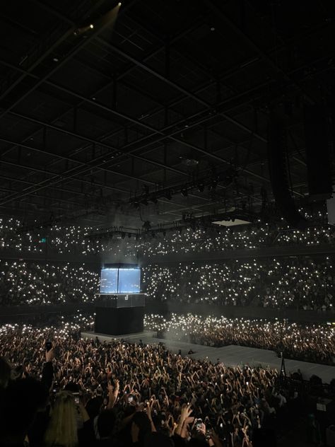 #concert #kendrick #amsterdam Kendrick Lamar Concert, Kendrick Concert, Singer Lifestyle, Concert Stage, Dream Concert, Kendrick Lamar, Season 1, Amsterdam, Vision Board