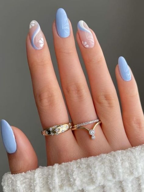 light blue nails with subtle flowers Short Almond Gel Nails Ideas, Acrylic Nail Ideas For School, Acrylic Nails With Flowers, Unghie Sfumate, Cute Simple Nails, Simple Gel Nails, Summery Nails, Flower Nail Designs, Vacation Nails